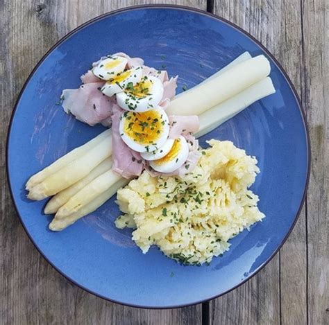 Glutenvrije Asperges Met Hollandaise Saus Aardappelpuree Ham En Een