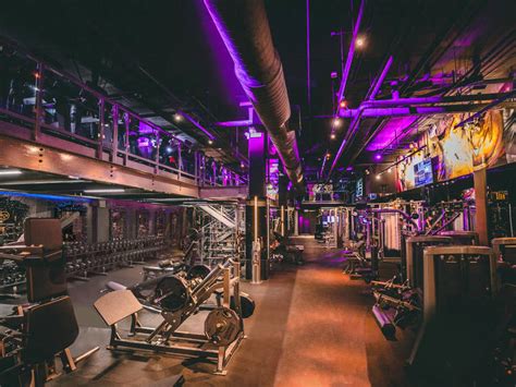 17 Best Gyms in Chicago For Getting in Shape