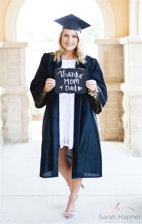 Thanks Mom And Dad Graduation Picture College Nursing Graduation