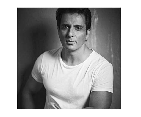 Sonu Sood Like A Real Life Hero Saves A 19 Year Olds Life Caught In Road Accident Watch