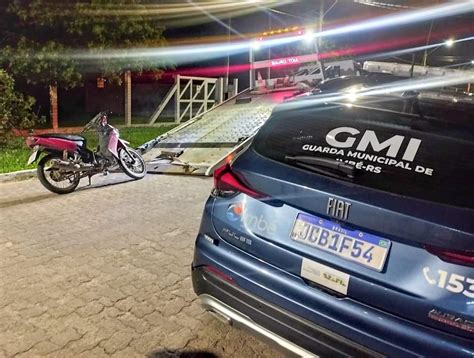 GUARDA MUNICIPAL FLAGRA DUPLA EM MOTOCICLETA PLACA ADULTERADA NO