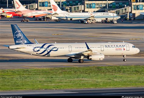 B China Eastern Airlines Airbus A Wl Photo By Yan Shuai