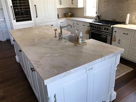 Love This Great Roomy Kitchen Island Covered In Distinctive Austral W White Granite