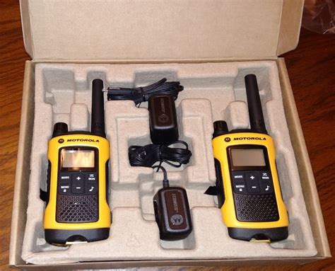 MOTOROLA 35-Mile Talkabout T400 2-Way Radio 4 Pack Emergency Kit