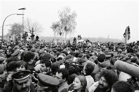 Ddr Fotoarchiv Berlin Mauer Ffnung An Der Innerdeutschen Grenze Am