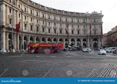 Piazza Della Repubblica En Roma Italia Foto De Archivo Editorial