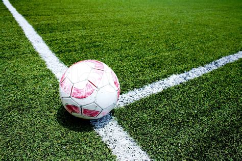 Fußball auf dem Feld Stock Bild Colourbox