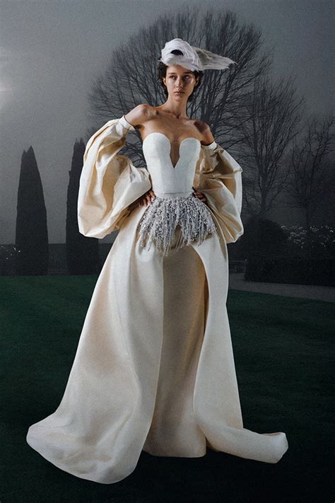 Vera Wang Hautes Spring 2026 Brides Are Serving Drama