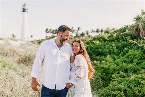 Beach Engagement photography at Bill Baggs Park in Key Biscayne – LukasG