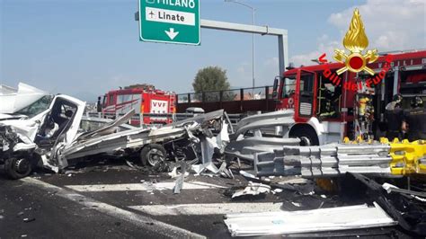 Tamponamento In A4 Tra Camion E Furgone Un Ferito Grave E Lunghe Code