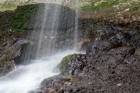 Una Cascada Es La Ca Da De Agua En Un R O Desde Un Saliente Que Cruza