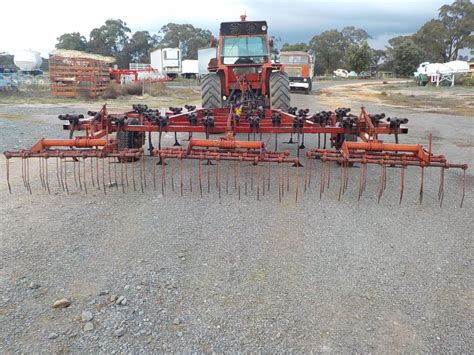 International Tyne Scarifier With Murray Harrows Jhmd