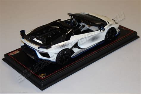 MR Collection Lamborghini Lamborghini Aventador SVJ Roadster XAGO White