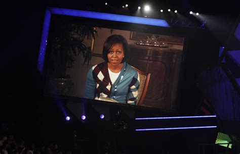 Michelle Obama Repeats Controversial Cardigan At Kids' Choice Awards (PHOTOS, POLL) | HuffPost Life