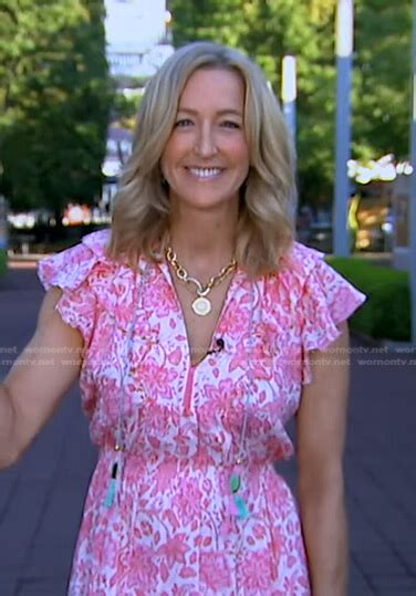 Wornontv Laras Pink Floral Ruffle Dress On Good Morning America Lara Spencer Clothes And