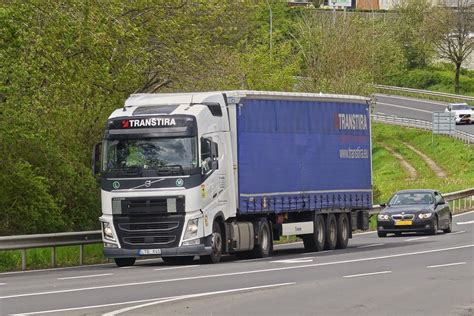 Ein Volvo Sattelzug Von Burgener Transport AG Am 26 6 22 Beim Trucker