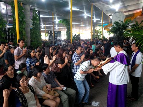 Ribuan Jemaat Santo Yakobus Kelapa Gading Antusias Ikuti Ibadah Jumat Agung