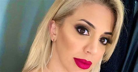 Virginia Gallardo le hizo frente al frío con un conjunto de lencería nude y elevó la temperatura