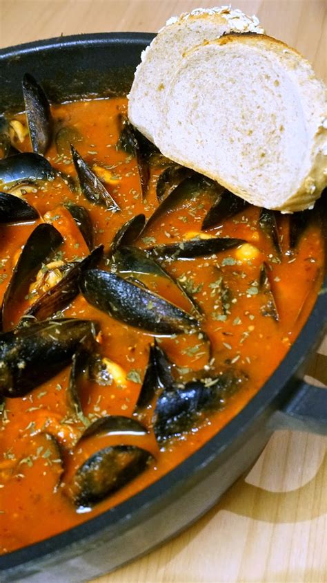 Recipe Steamed Mussels In Garlic Tomato Broth