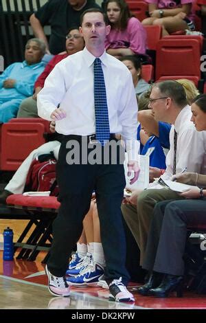 Febrero 16 2011 Edwardsville Illinois EE UU IPFW Head Coach