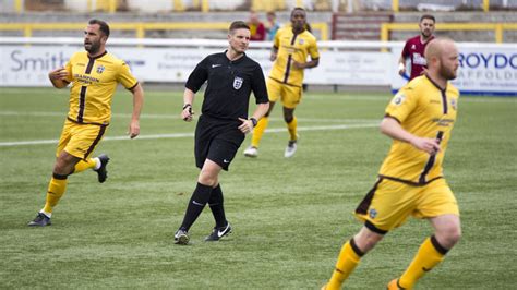 Ryan Atkin el primer árbitro homosexual del fútbol británico Ser gay no importa a la hora de