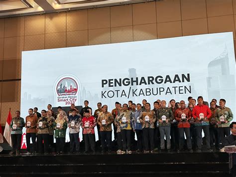 Kabupaten Agam Raih Penghargaan Smart City Dari Kemenkominfo Ri