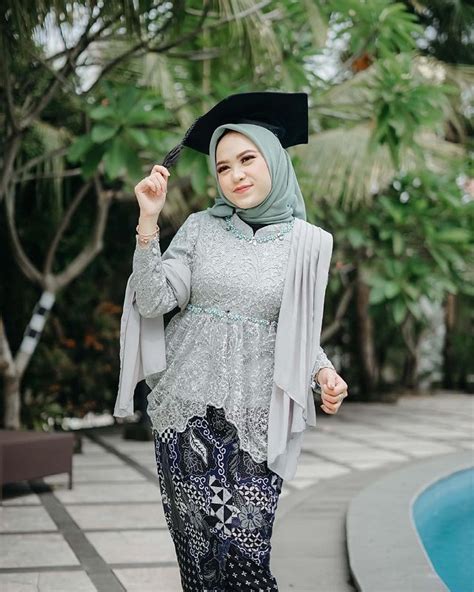 Hijab Modern Untuk Wisuda