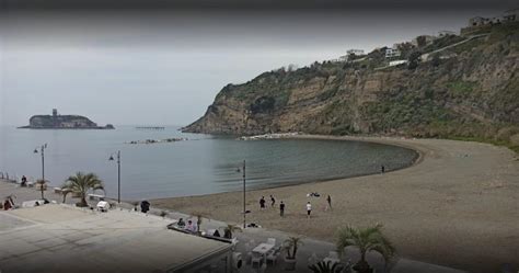 Scopri La Spiaggia Di Acquamorta Un Angolo Di Paradiso A Km Da Napoli