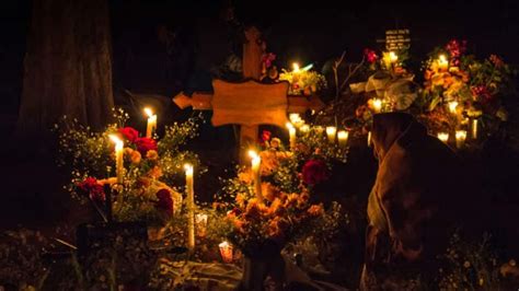 D A De Muertos En P Tzcuaro Michoac N As Es Su Tradici N Llena De