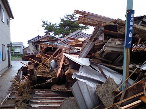 「平成19年（2007年）新潟県中越沖地震で被害に遭われた皆様に、謹んでお見舞い申し上げます。」