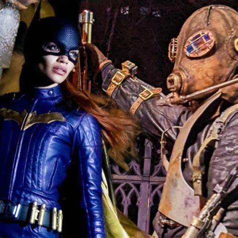 Batgirl Leslie Grace exalta cenas de ação Brendan Fraser