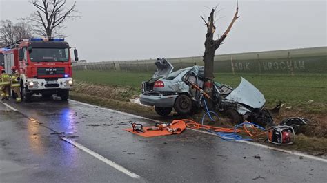 Stanowice Tragiczny wypadek Zginął kierowca auto owinęło się wokół