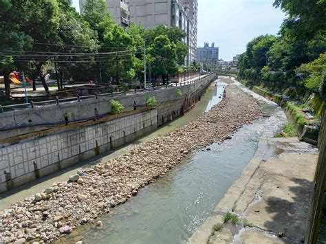 第十河川分署 109年度塔寮坑溪排水開南橋下游左岸段維護工程