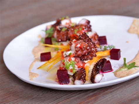 Ensalada De Pulpo Asado Y Alioli Marinero Con Erizo El Gourmet