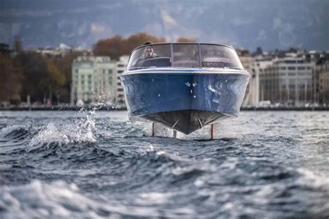 Candela Hydrofoiling Electric Boats The World S Only Fast And Long