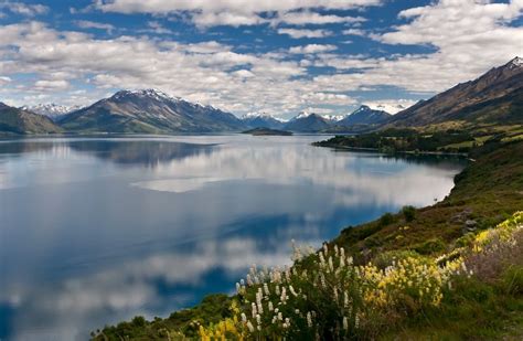 Gather stunning vistas of Lake Wakatipu | Hiking NZ