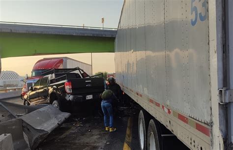 Tráiler embiste varios vehículos sobre Circuito Exterior Mexiquense