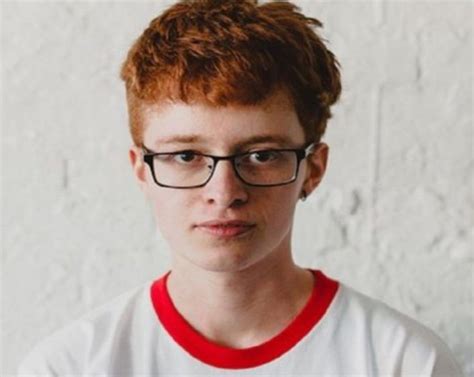 Robin Skinner Aka Cavetown Bio Net Worth Salary Age Height