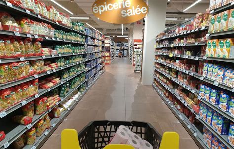 Grande Distribution Des Produits Qui S Animent Au Passage D Un Client