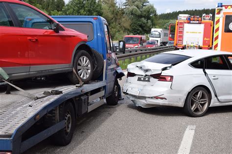 Auffahrunfall sorgt für Vollsperrung der A96 im Berufsverkehr bei