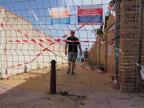 Así están los accesos y la playa de El Portil clausurados por el