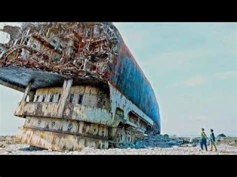 Eles estão presos em uma ilha deserta e se deparam um navio de