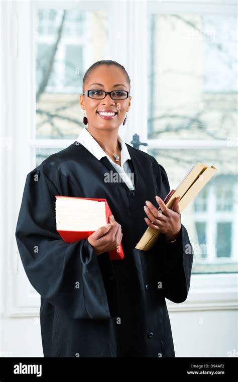 Female Lawyers In Court