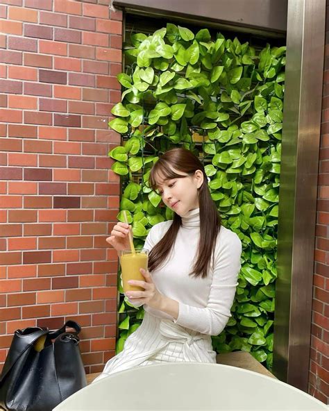 麻亜里さんのインスタグラム写真 麻亜里instagram 「ずっと行ってみたかったヘルシーなジュース屋さん Tokyojuice パンプキンチャイスムージーを飲みました🎃 お野菜や果物