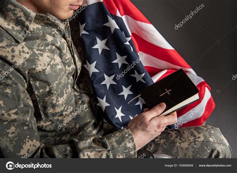 American Soldiers Praying