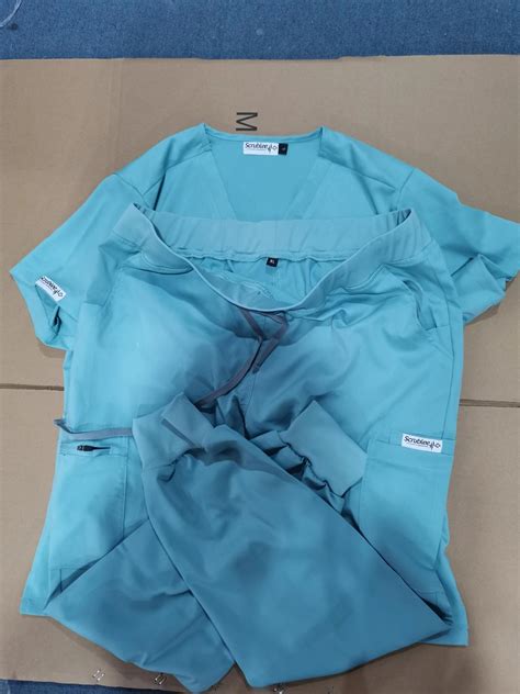 2023 Classic Medical Scrubs Uniform Nurses Wear Wholesale Scrubs Suit