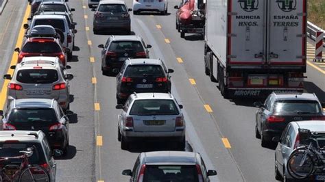 Un accident de minibus fait trois morts et six blessés sur l A9 TF1 INFO