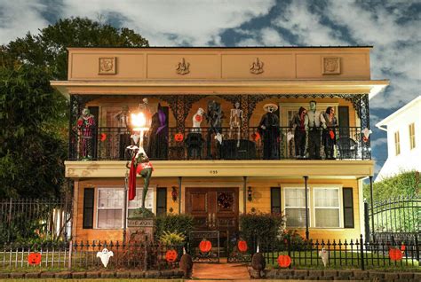 Best Houston Halloween Decorations According To Readers