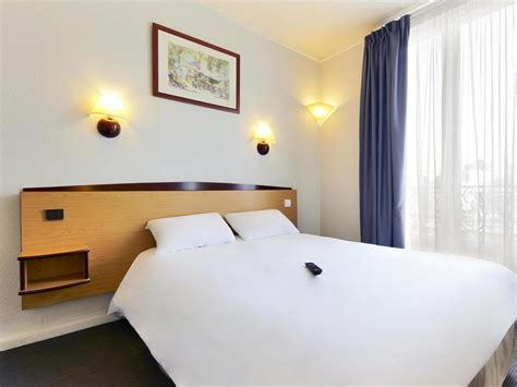 Campanile Paris 15 Tour Eiffel Hotel in France - Room Deals, Photos ...