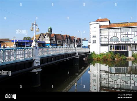 Taunton Town Bridge over River Tone, Bridge Street, Taunton, Somerset ...